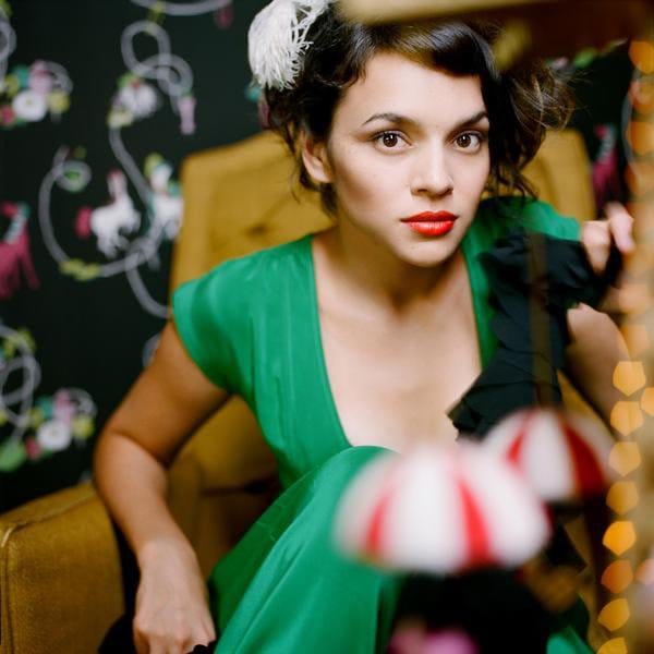 Norah Jones - Everybody Needs A Best Friend 