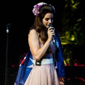 Lana Del Rey Covers Nirvana’s “Heart-Shaped Box” 