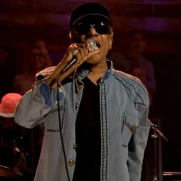 Bobby Womack Performs with Damon Albarn and Richard Russell on 'Late Night with Jimmy Fallon'