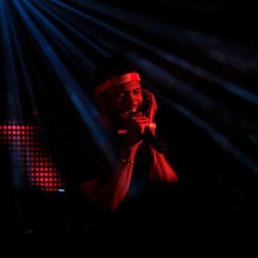 Frank Ocean & Bon Iver Perform at vitaminwater 'Uncapped' Concert