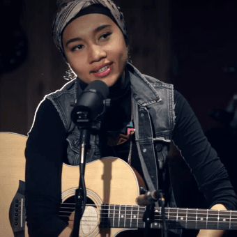 Yuna Performs "Island" at Guitar Center
