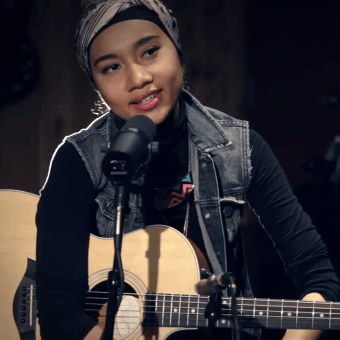 Yuna Performs "Island" at Guitar Center
