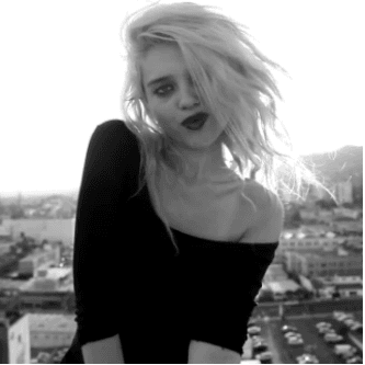 Sky Ferreira - Everything is Embarrassing