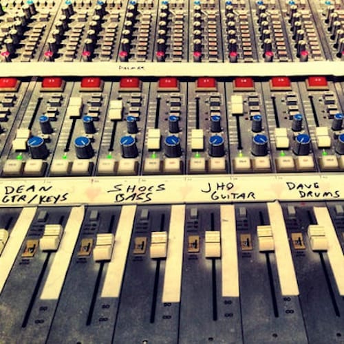 Dave Grohl Rejoins Queens of the Stone Age for New Album