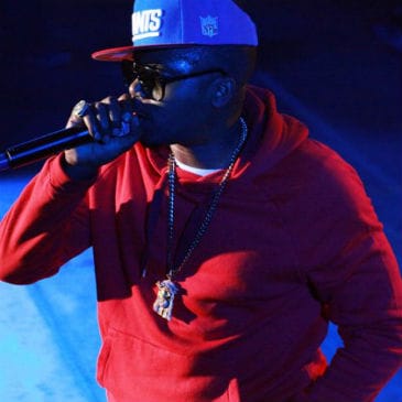 Nas featuring Anthony Hamilton - World’s An Addiction (Live on Conan O’Brien)