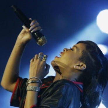 Rihanna’s ‘Unapologetic’ Will Be Her First Number One Album
