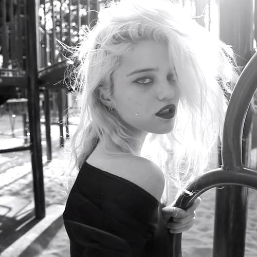 Sky Ferreira - Everything Is Embarrassing (Twin Shadow Remix) 