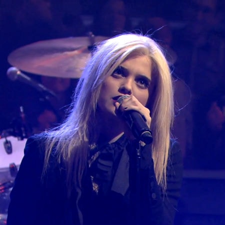 Sky Ferreira – Everything Is Embarrassing (Live on Jimmy Fallon)