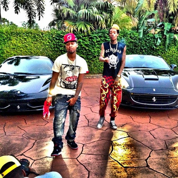 Juelz Santana featuring Wiz Khalifa & Bucksy Luciano - Everything Is Good