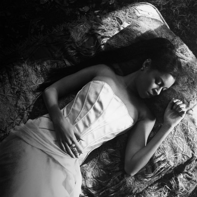 AlunaGeorge Track - Attracting Flies