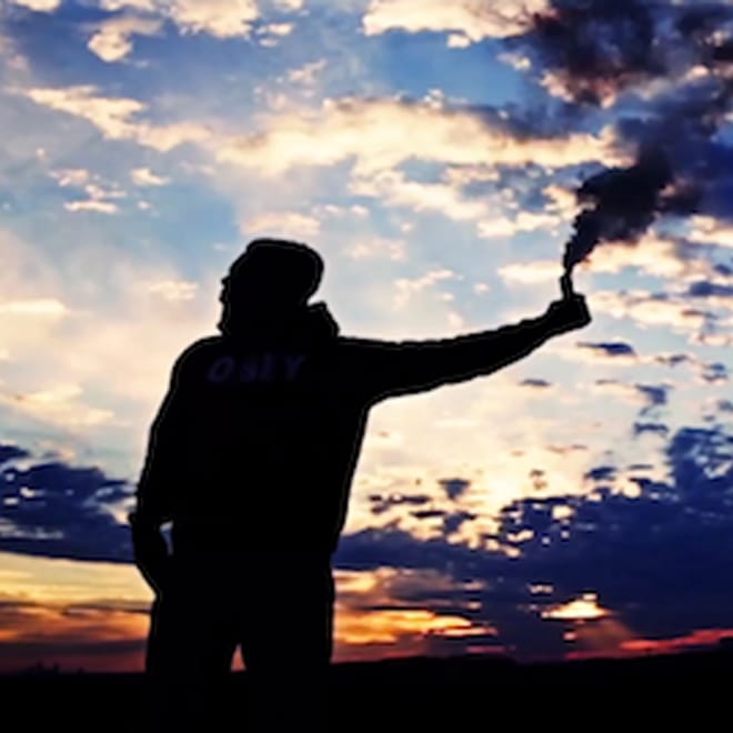 Flosstradamus featuring Deniro Farrar – Look At The Sky