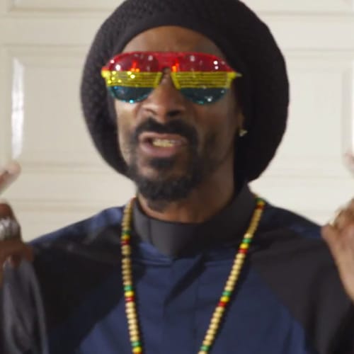 Snoop Lion featuring Angela Hunte – Here Comes The King