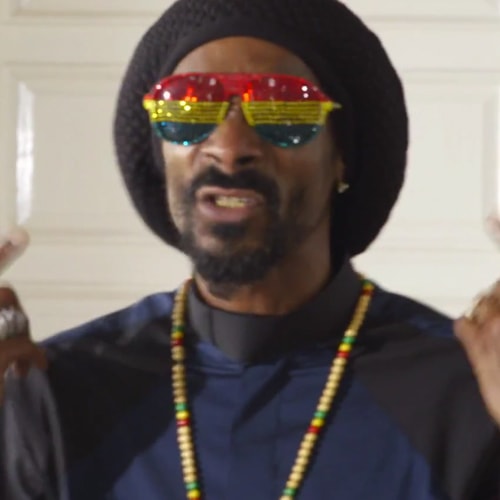Snoop Lion featuring Angela Hunte – Here Comes The King