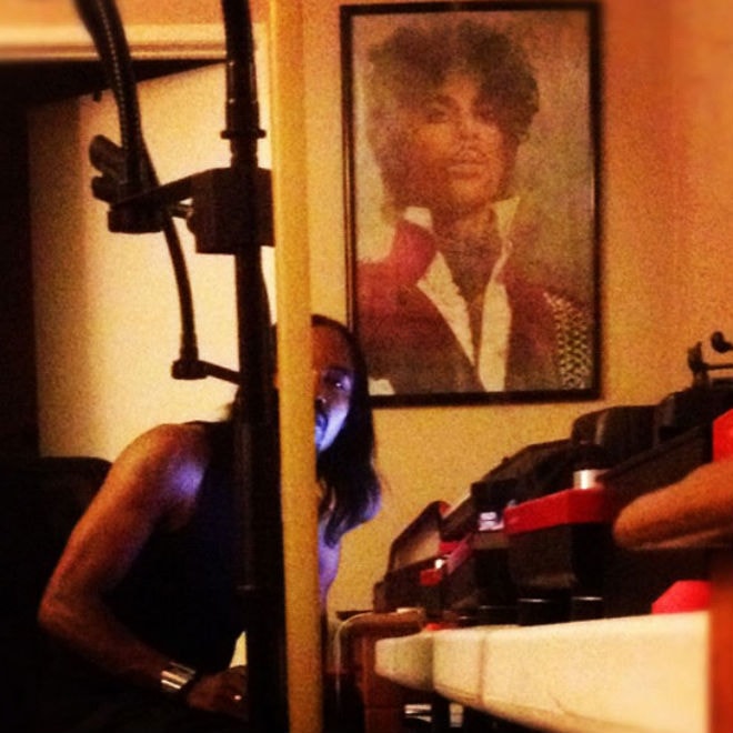 Dãm-Funk - I Wanna Know How It Feels Inside, of U