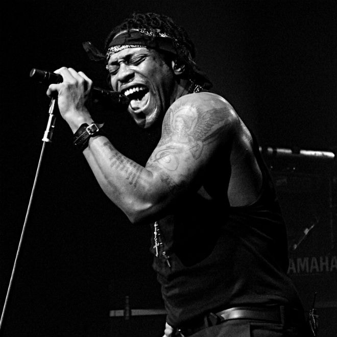 Watch D'Angelo & ?uestlove Perform at Brooklyn Bowl