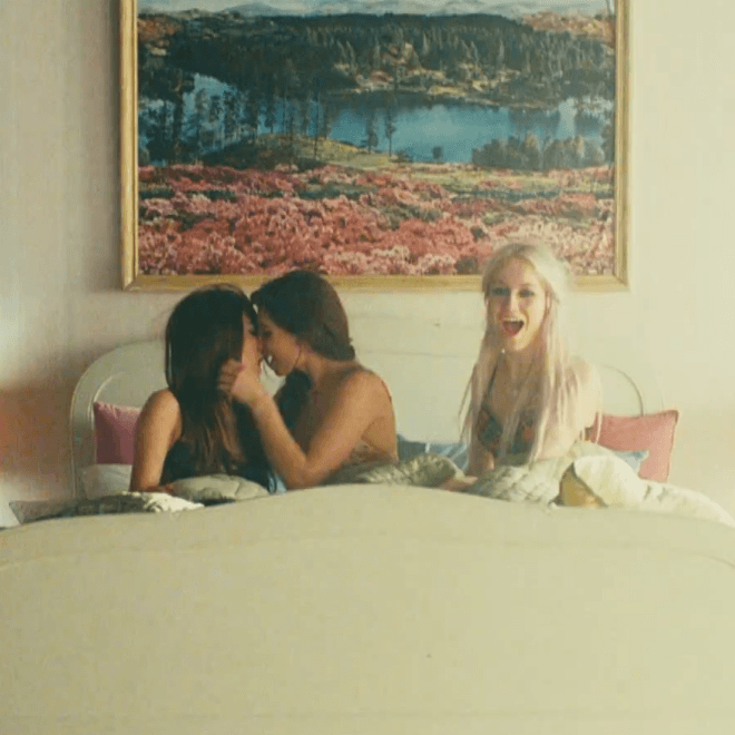 Chlöe Howl - No Strings