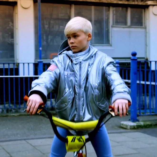 Robyn featuring Snoop Dogg - U Should Know Better