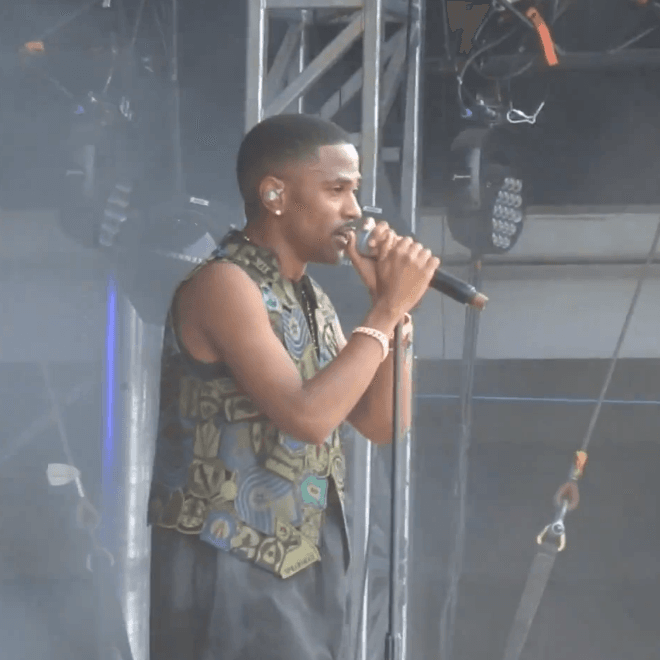 Big Sean Performs New Song in London 