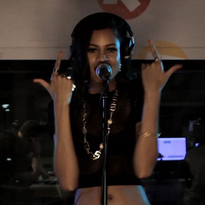 AlunaGeorge Do In-Studio Performances for Rinse FM & Radio 1