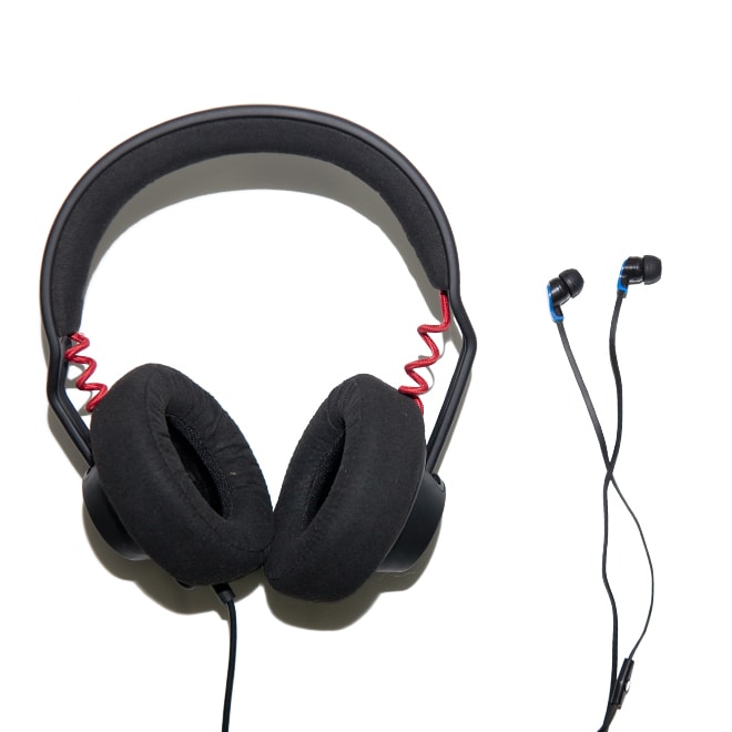 Poll: Headphones vs. Earphones