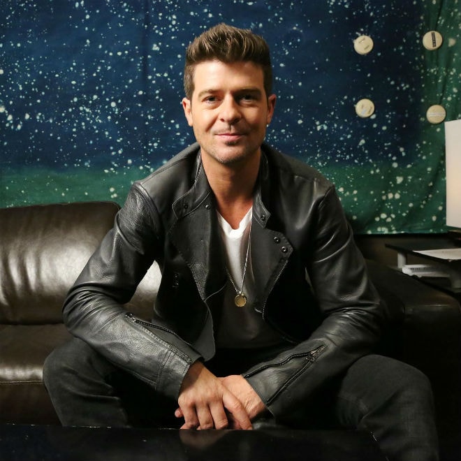 Robin Thicke Secures His First Number One Album with 'Blurred Lines'
