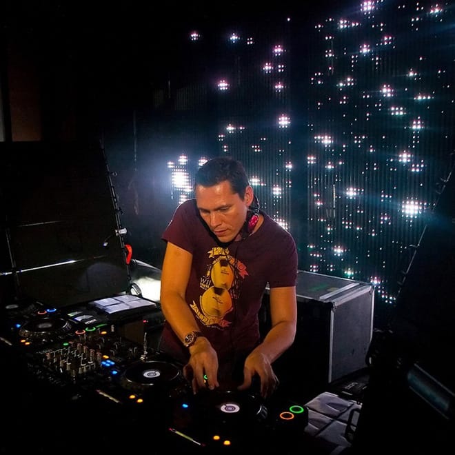 Showtek & Noisecontrollers - Get Loose (Tiësto Remix)