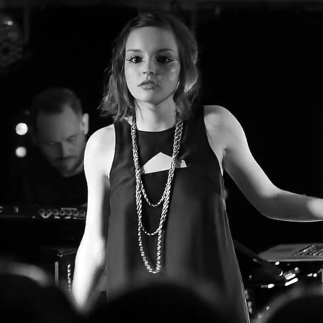 CHVRCHES - It's Not Right But It's Okay (Whitney Houston Cover)