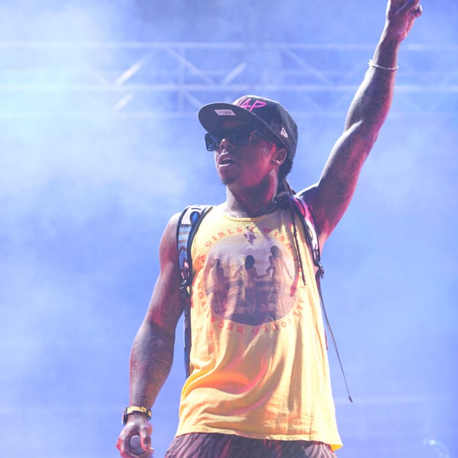 DJ Khaled featuring Lil Wayne - No Motive