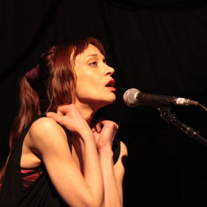 Fiona Apple - I Want You to Love Me (Live)