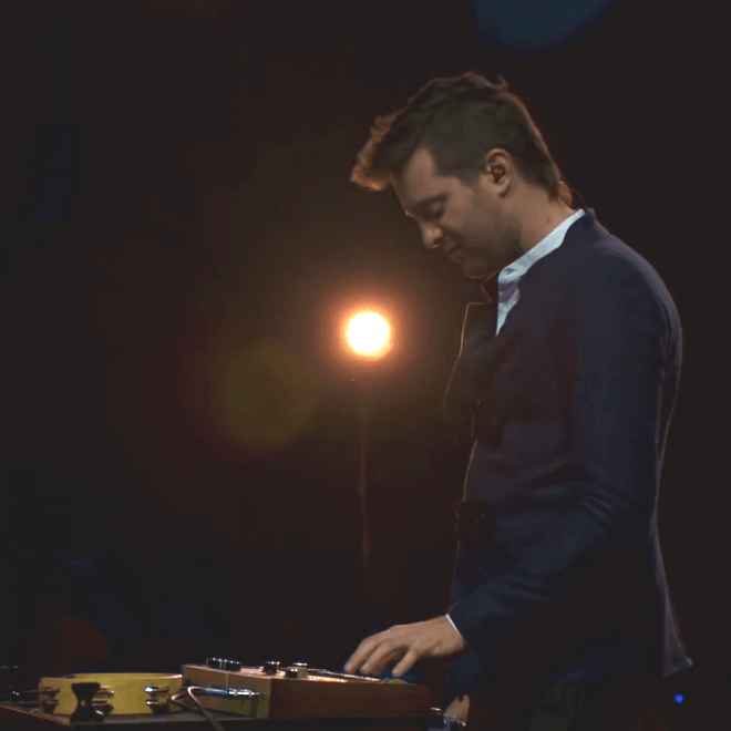 Mayer Hawthorne - Royals (Lorde Cover Live)