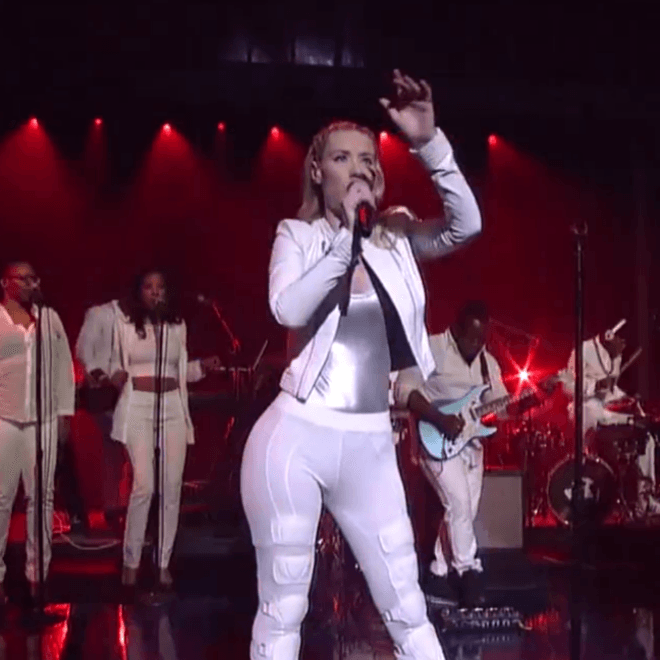 Iggy Azalea featuing T.I. - Change Your Life (Live on Letterman)