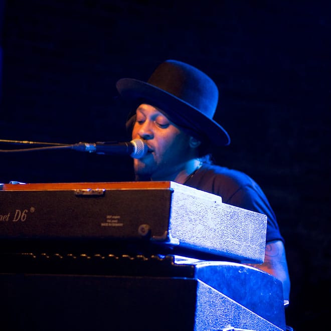 Watch D'Angelo's Studio Footage