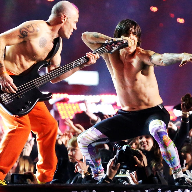 Axl Rose Mocks Red Hot Chilli Peppers' Super Bowl Performance, Calls it "Largest Karaoke" Ever