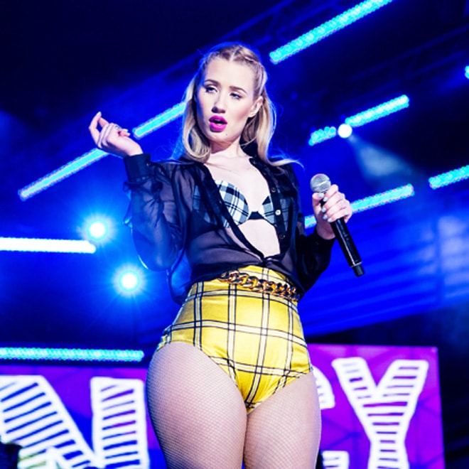 Watch Iggy Azalea, Charli XCX, Childish Gambino & More Perform At The mtvU Woodie Awards