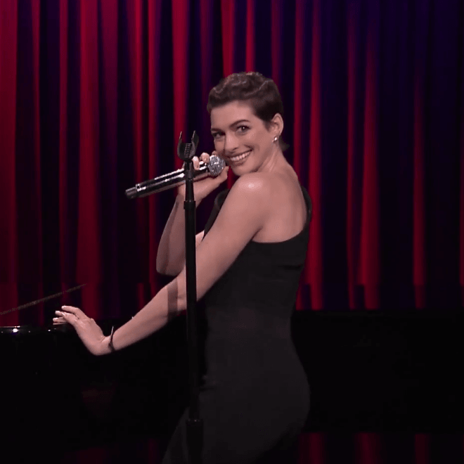 Anne Hathaway Sings Broadway Versions of Snoop Dogg, 50 Cent & Kendrick Lamar