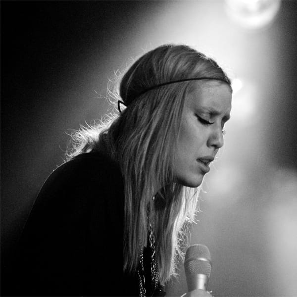 Lykke Li - Gun Shot (Live Acoustic Performance)