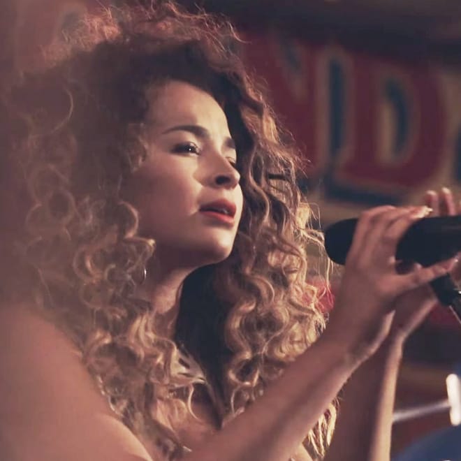Watch Ella Eyre Perform An Acoustic Version of "Waiting All Night" And "Deeper"