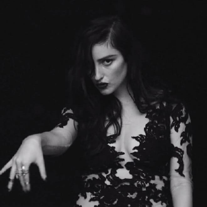 Banks - Beggin for Thread