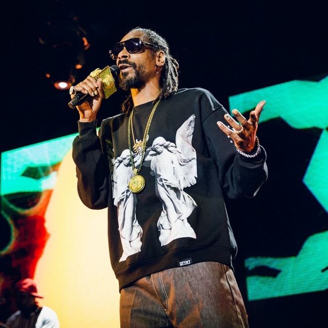 Snoop Dogg featuring Tha Eastsidaz - Can't Trust Em