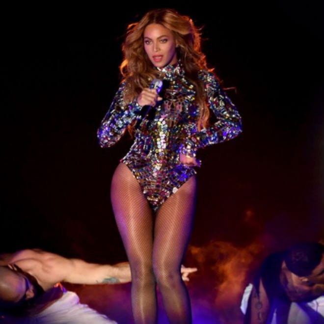 Beyoncé Receives Video Vanguard Award at 2014 VMAs