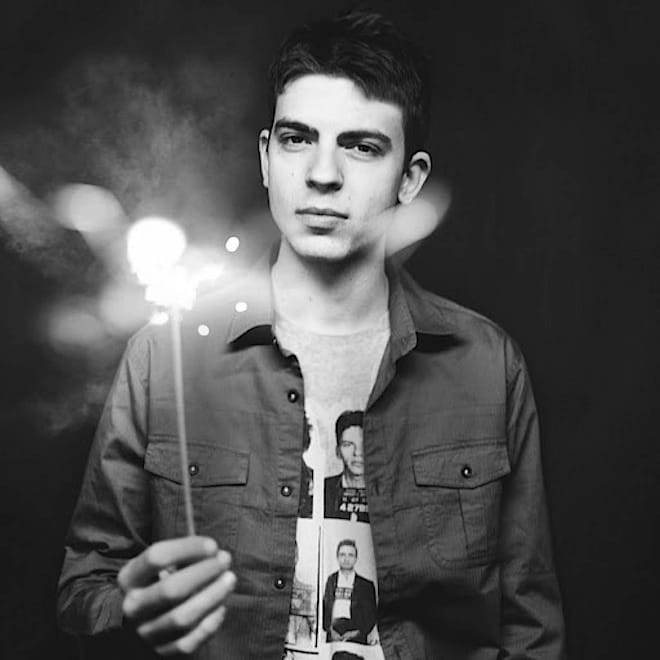 PREMIERE: Bo Keeney - Long Long Summertime 