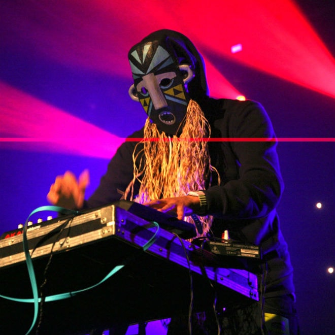 SBTRKT featuring Caroline Polachek - Look Away