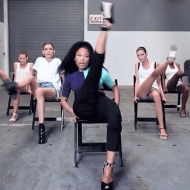 Watch Nicki Minaj Teach Models The "Anaconda" Dance