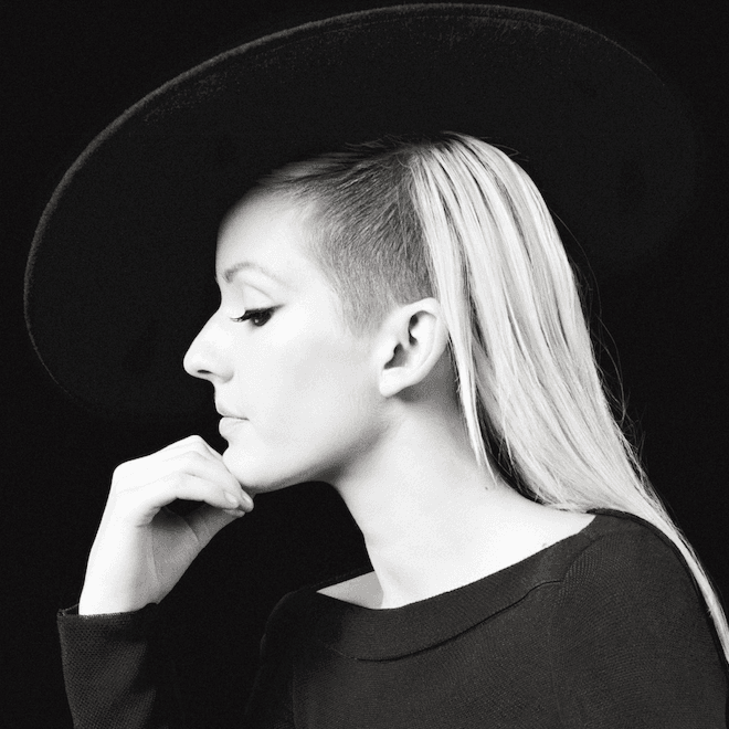 Calvin Harris featuring Ellie Goulding - Outside