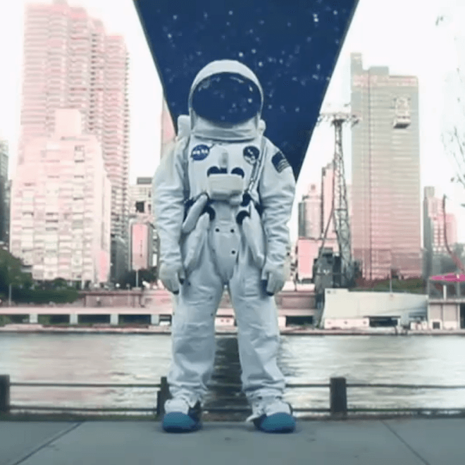 SMTH – Ticket To The Moon