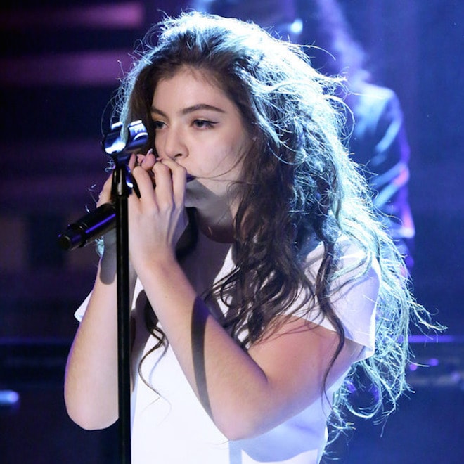 Lorde Performs "Yellow Flicker Beat" on 'The Tonight Show'