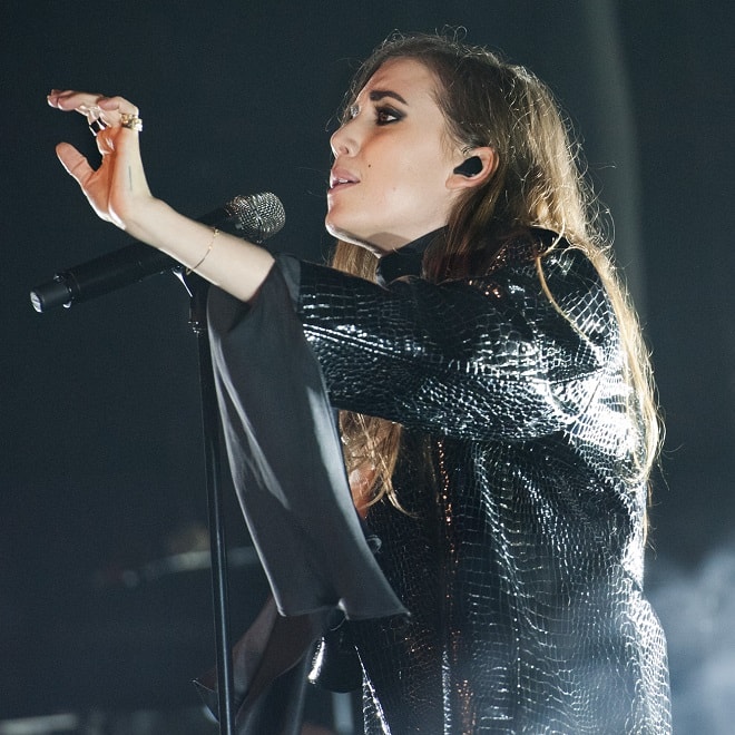 Lykke Li Covers Drake During London Performance