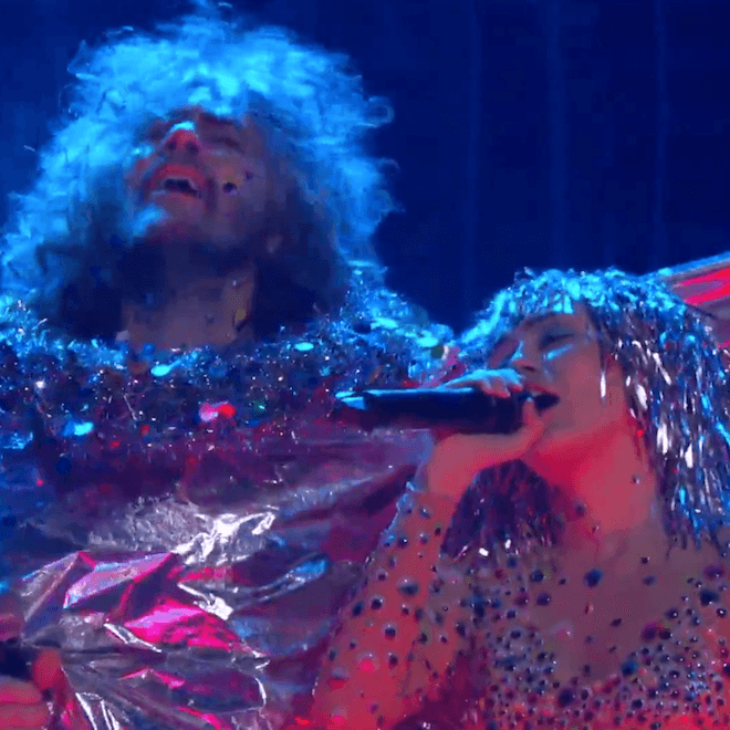 The Flaming Lips and Miley Cyrus Perform The Beatles' "A Day In The Life"