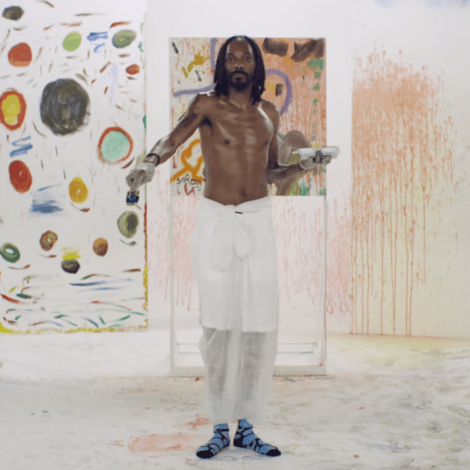 Watch Snoop Dogg Getting Kissed By The Muse As He Teams Up with Happy Socks