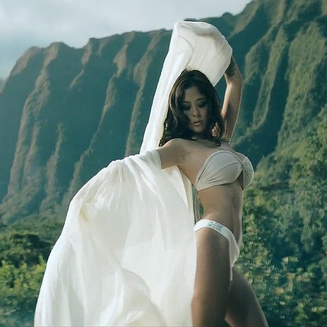 Chris Brown featuring Kendrick Lamar - Autumn Leaves